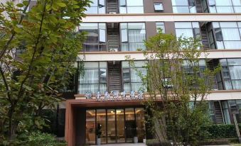 Emei Mountain Floating Light Lake Hotel