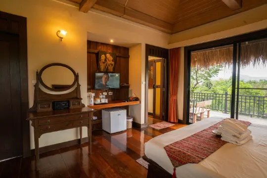 บ้านแสงอรุณ (วิวพาโนรามาบนเนินเขา)