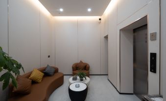 Lai Xinyuan Light Luxury Hotel (Taizhou Jiaojiang Pier 7 Store)