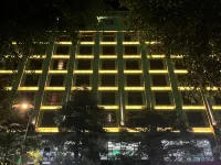 Yingjiang Triumph Hotel Отели рядом с достопримечательностью «Yingjiang Administration Management School»