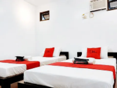 レッドドアーズ @ サン アントニオ ビナン ビニャンのホテル