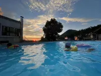 Floral Lux Hotel·Yichun Jiuyu Xinzhi Light Luxury Homestay (Mingyueshan Hot Spring Resort Branch) Hotels in Yichun