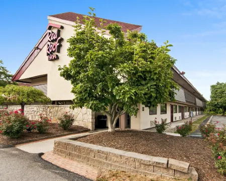 Red Roof Inn Fairmont Hotels in White Hall