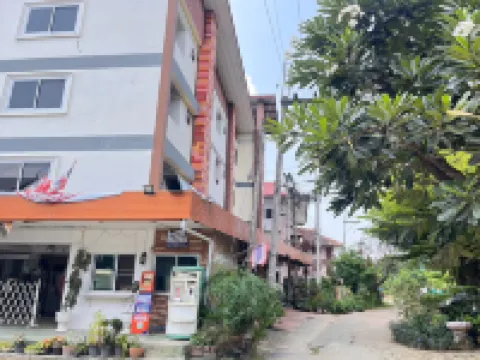 เดอะเฟิสต์ เรสซิเดนซ ลำพูน โรงแรมในอำเภอเมืองลำพูน