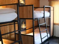 Eiger Lodge Easy Hotels near Pfingsteggbahn
