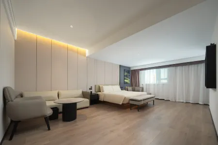 Atour Hotel Harbin First Hospital of Medical University Engineering University Subway Station Отели рядом со станцией Binjiang Railway Station