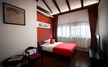 Jinbi Hall Hotel (Nanping Pedestrian Street Jinma Bijifang Branch) Отели рядом с достопримечательностью «National Southwest Associated University Former Site»