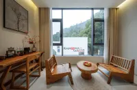 Floral Hotel·Galaxy Valley Homestay Hôtels à proximité de : Liuxu North Road Pedestrian Street (North Entrance & Exit)