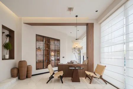 Floral Hotel·Find peace Hotel(Jingdezhen Sanbao Road Store) Отели в г. Цзиндечжэнь