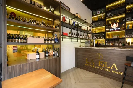 La isla Apartments & Villas - Sea View & Fireworks Phu Quoc Отели рядом с достопримечательностью «Kiss Bridge Phu Quoc»