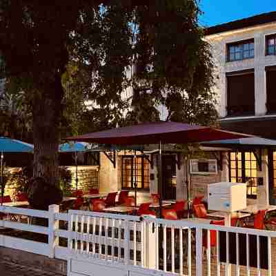 Hostellerie Au Rendez-vous des Amis Hotel Exterior