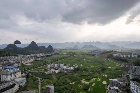XingxiangHotel Отели рядом с достопримечательностью «Motu Tusi Yamen - Tongtian Temple»