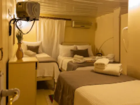 Historical Greek Mansion Antikhan Hotels in Ayvalik