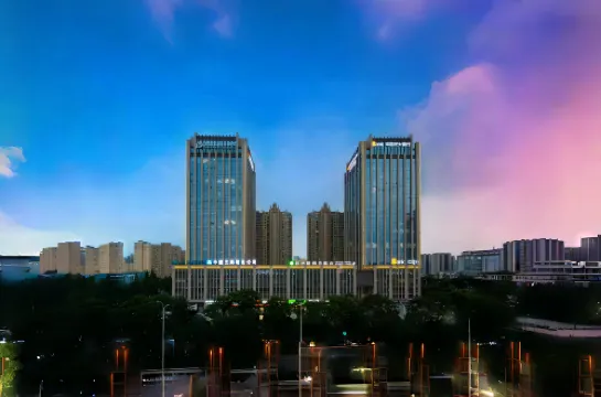 โรงแรม ฮอลิเดย์ จือรานซิง