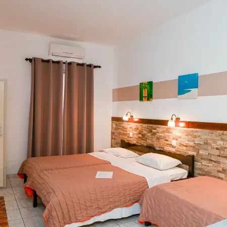 Narkissos Hotel Отели рядом с достопримечательностью «Черный пляж»