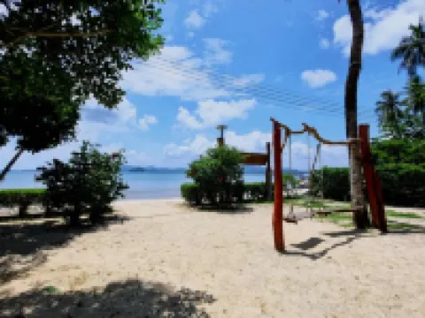 มุกมนต์ตรารีสอร์ตซีฟร้อนท์ โรงแรมในอำเภอ กันตัง