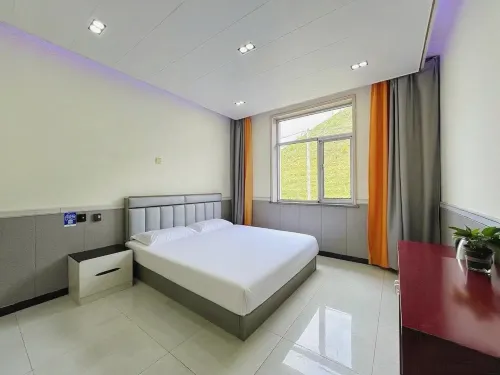 진거 이셔 · 반산 힐 릴랙스드 코트야드 (펑닝 다탄진)