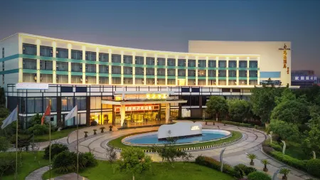 Siyuan Hotel Отели рядом с достопримечательностью «Deng Xiaoping Former Residence Museum»