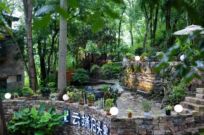 Huangguoshu Shengpin Cloud Stone Village B&B فنادق في 