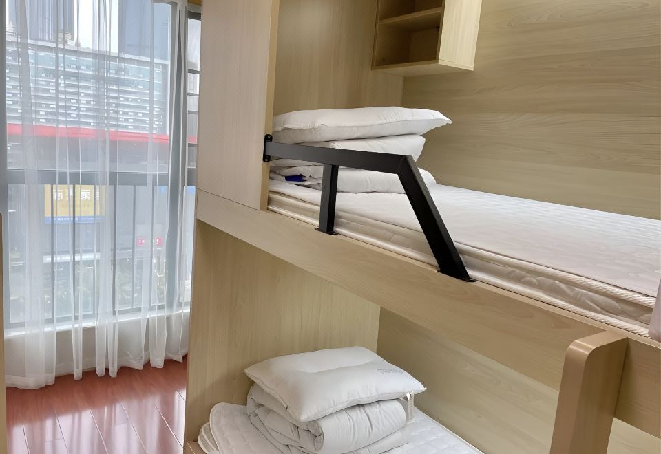 Nine sheep youth hostel의 조용한 공용 책상 공간