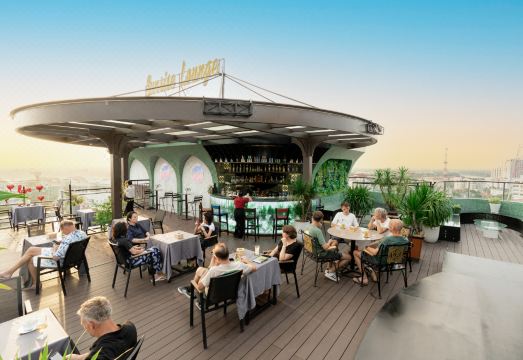 1. 탄 리크 로얄 ..