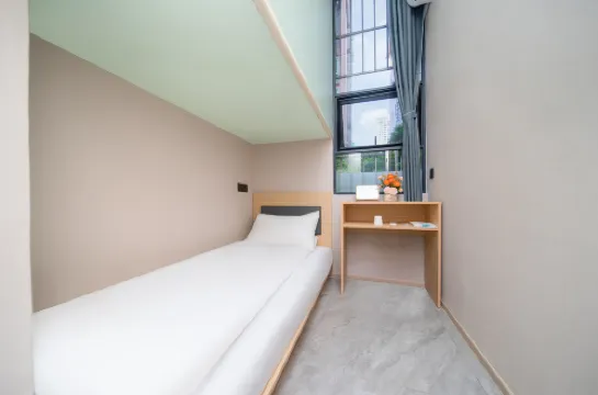 荔枝紅了·雅緻單間青年泊旅（廣州體育西路地鐵站正佳廣場店）