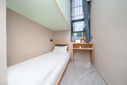Litchi in Red · Elegant Studio - Youth Stay Inn