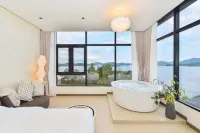 Qingzhen Qiyun Maple Lake | Scenic View Vacation Apartment (Hongfeng Lake S Bay)