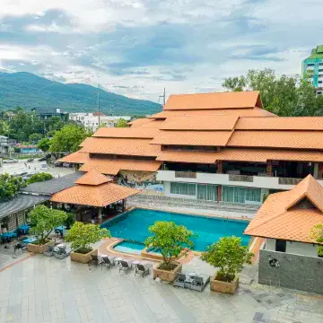 Khum Phucome Hotel Отели рядом с достопримечательностью «Ват Пратхат Дой Сутхеп»