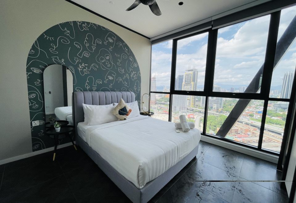 Scarletz Lux Suites KL의 모던한 객실 내부