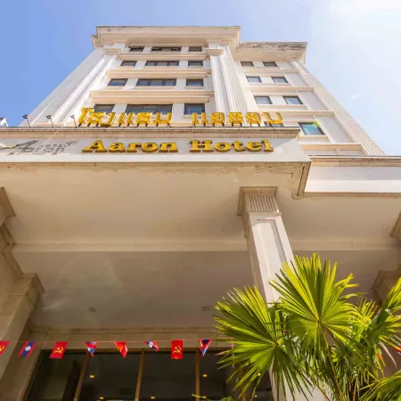 Aaron Hotel
