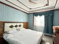 Kula Kangri • Mountain & Lake  Retreat Hotels in Lhozhag