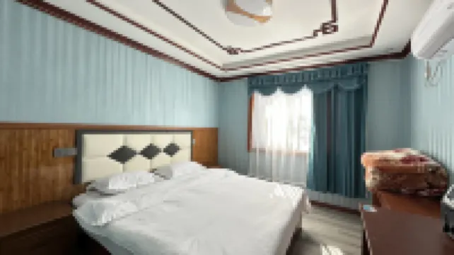 Kula Kangri • Mountain & Lake  Retreat