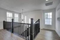 Spacious Renovated Home Near Attractions - บังกะโล