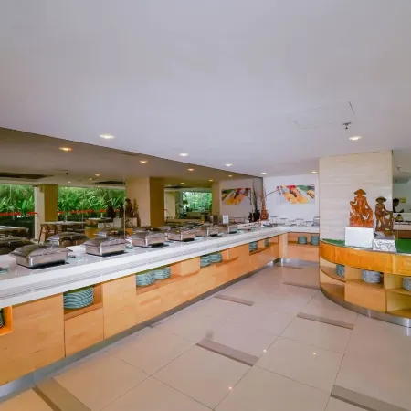 Kuta Galleria Hotel Отели рядом с достопримечательностью «Гавань Беноа»