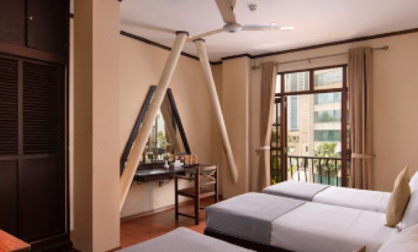 Oak Ray Colombo City Hotel