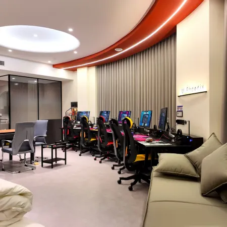 U·PHOENIX  HOTEL Отели рядом с достопримечательностью «Народная больница Синьцзяна»