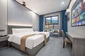 Meijin Hotel (Huaihua University Chengdong Market)