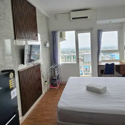 Grand Icon Caman next to Ibis Style Jatibening Hotels near Istana Singgah Kedatun Keagungan di Jati Bening
