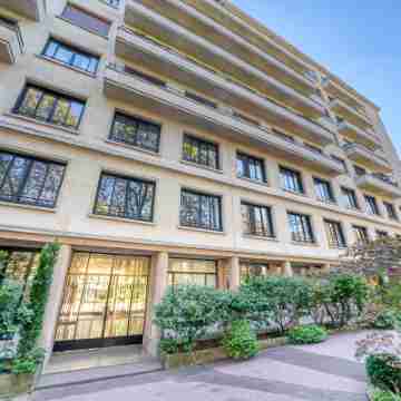 Stunning apartment with balcony & lift Hotel Exterior