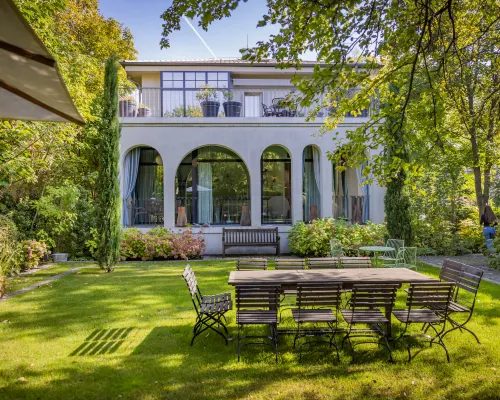 Bagatelle Gardenhouse Hotels near Faust Wine Cellar