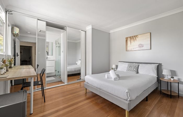 Light & Simple Rooms in Convenient Peakhurst Location