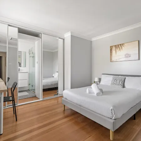 Light & Simple Rooms in Convenient Peakhurst Location