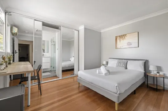 Light & Simple Rooms in Convenient Peakhurst Location