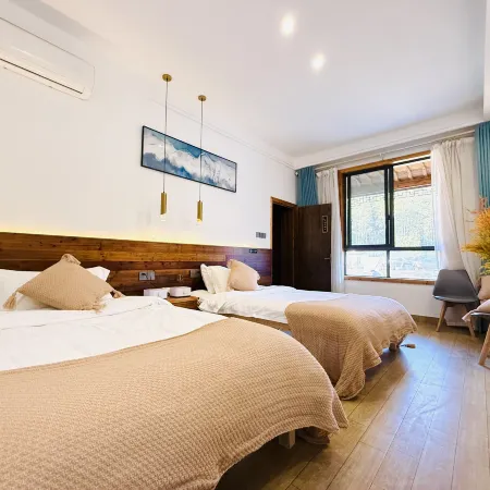 Mountain Isle Cloud Retreat Courtyard Guesthouse (Xidi  Store)
