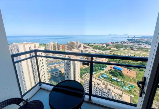 탁 트인 조망의 아파트 발코니