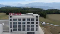Feihong Grand Hotel (Wumeng Grassland)
