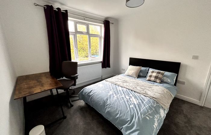 Close to town centre, university & Airport, Room 3