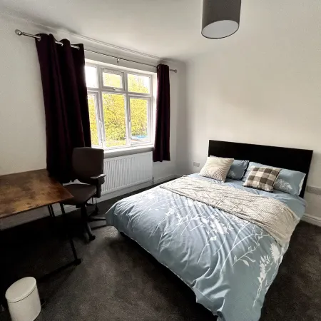 Close to town centre, university & Airport, Room 3