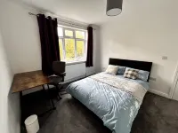 Close to town centre, university & Airport, Room 3 - 2 ดาว